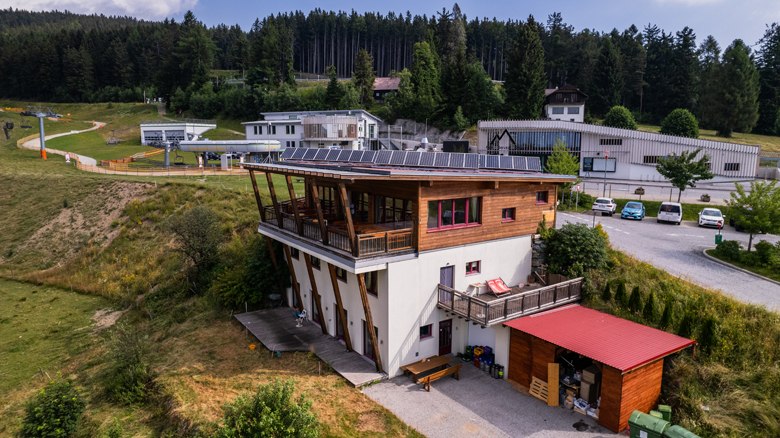 Speiselokal direkt neben der Erlebnisalm Mönichkirchen, © MAXSAM GmbH_perfect print