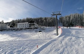 Direkt an der Skipiste, © Alpengasthof Fernblick, Fam. Pölzelbauer