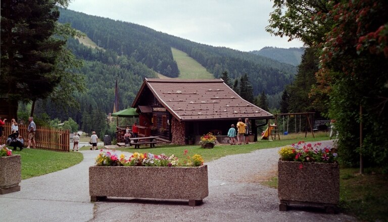 Grenzlandhütte Außenansicht Sommer, © Grenzlandhütte, Foto Paul Laschitz