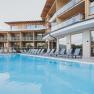 Pool mit Blick auf St. Wolfgang, © Heldentheater, Hotel Molzbachhof